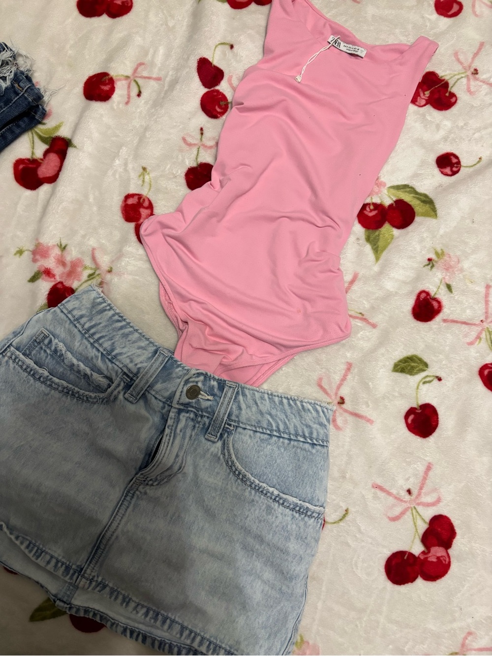 Zara Pink Ribbed Bodysuit with Light Blue Denim Jean Shorts